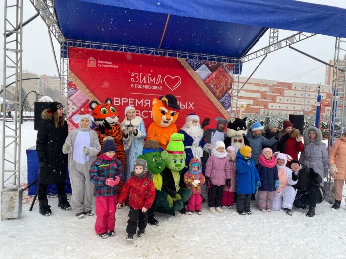 На бульваре Юности проводятся новогодние программы для детей На бульваре Юности проводятся новогодние программы для детей