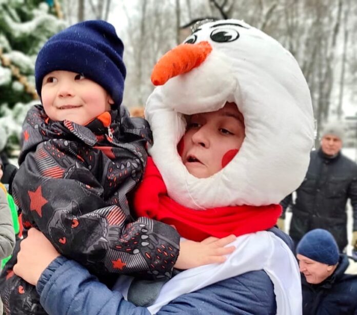 Развлекательную программу в парке им. В. Талалихина провела творческая команда ДК “Плещеево”