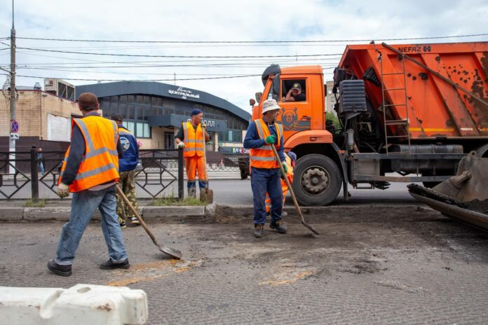 На Матросской и в Северово ремонтируют дороги На Матросской и в Северово ремонтируют дороги