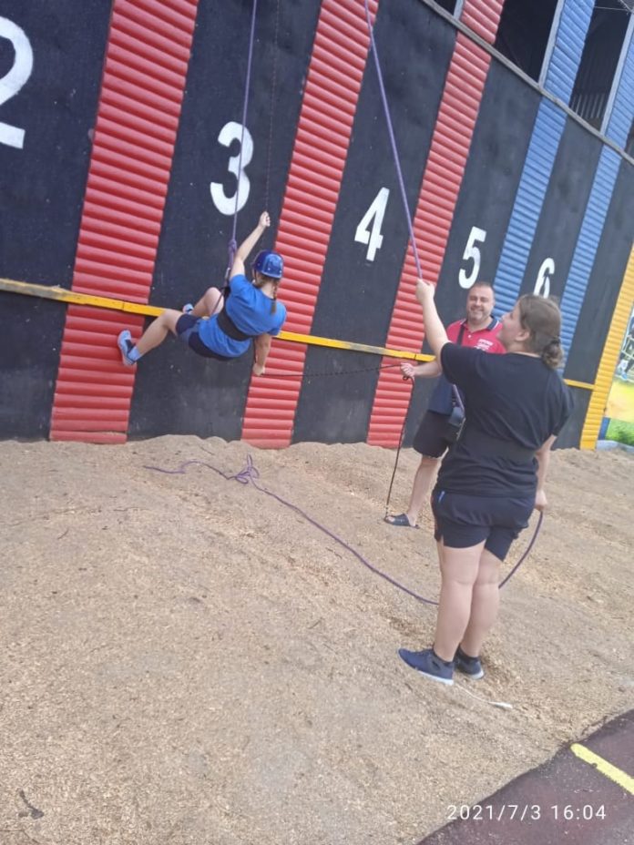 Занятия по горной подготовке провели для воспитанников МЦ «Максимум» Занятия по горной подготовке провели для воспитанников МЦ «Максимум»