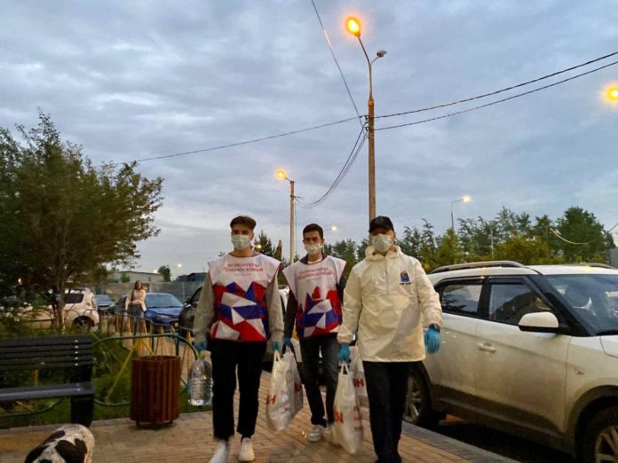 Волонтеры Подмосковья и Молодой Гвардии помогают жителям Волонтеры Подмосковья и Молодой Гвардии помогают жителям