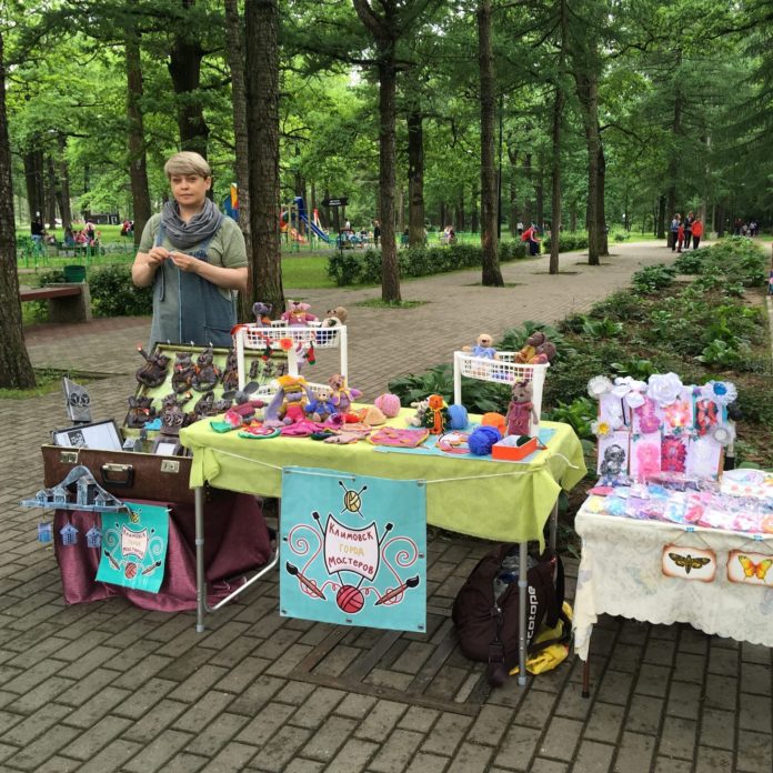 В парке «Дубрава» состоялся флешмоб «МЫ ВЯЖЕМ»