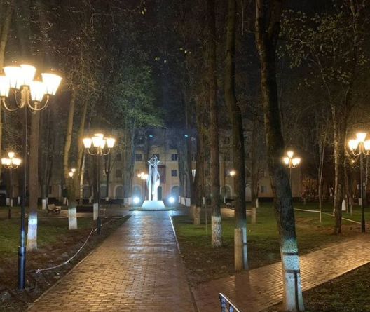 В сквере Науки в микрорайоне Климовск устроено дополнительное освещение В сквере Науки в микрорайоне Климовск устроено дополнительное освещение