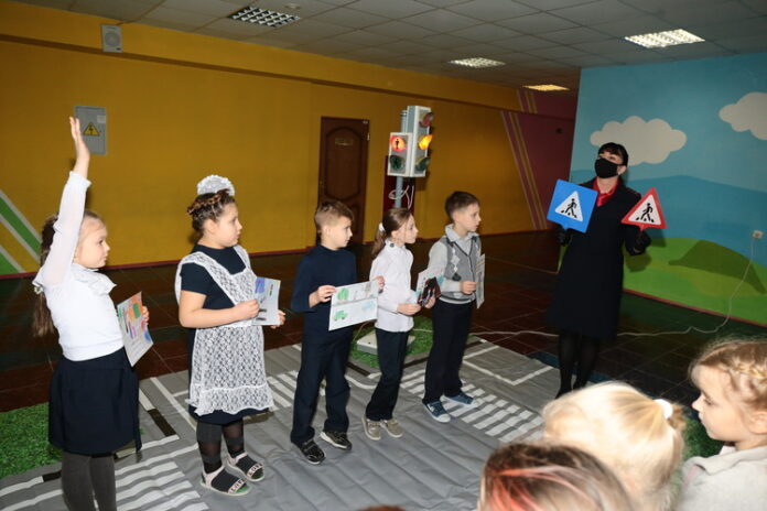 Сотрудники Госавтоинспекции провели акцию «Я – пешеход» в Толбинской школе