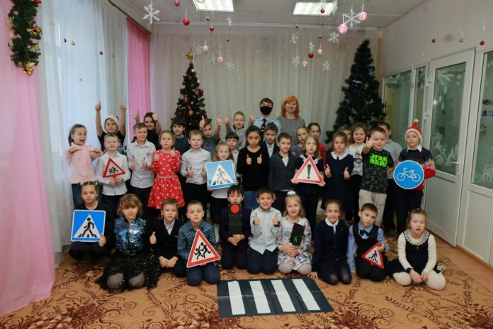 В Подольске госавтоинспекторы совместно с общественниками провели урок на знание ПДД В Подольске госавтоинспекторы совместно с общественниками провели урок на знание ПДД