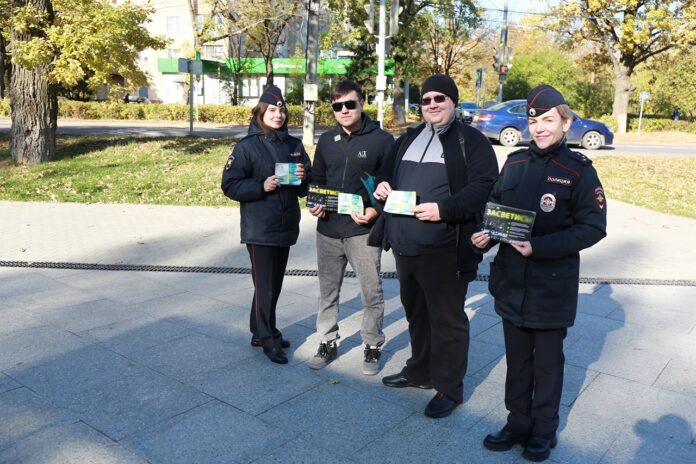 В Подольске сотрудники Госавтоинспекции провели в городском парке акцию «Засветись! Стань заметнее на дороге!» В Подольске сотрудники Госавтоинспекции провели в городском парке акцию «Засветись! Стань заметнее на дороге!»