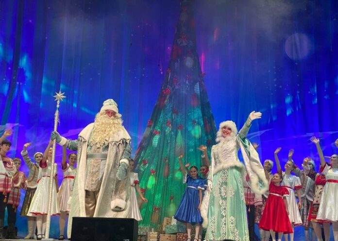 Состоялось театрализованное представление «Космические проводы Деда Мороза» в КПЦ «Дубровицы» Состоялось театрализованное представление «Космические проводы Деда Мороза» в КПЦ «Дубровицы»