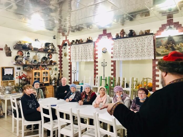 Экскурсионная программа “За околицей” прошла в Русском музее обрядов и быта