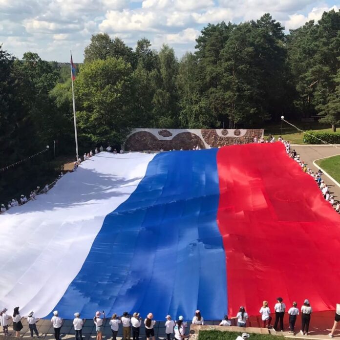 В честь Дня Государственного флага России в Большом Подольске прошла молодёжная патриотическая акция «Российский...