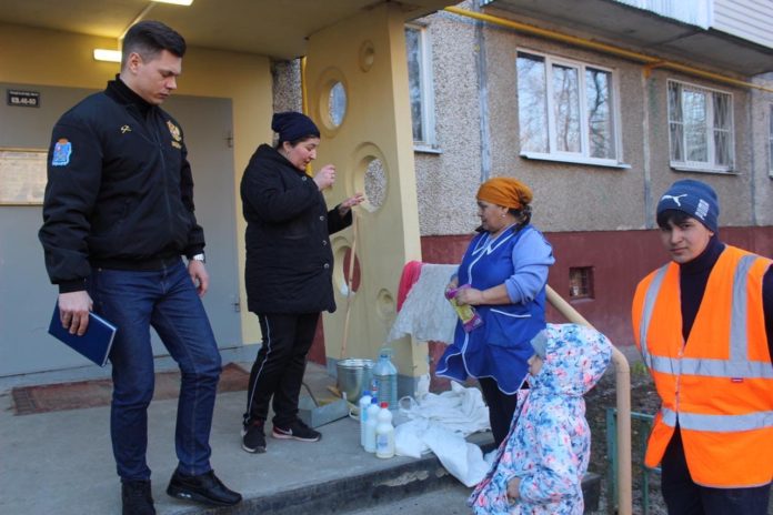 Качество дезинфекционной обработки подъездов было проверено в микрорайоне Зеленовский