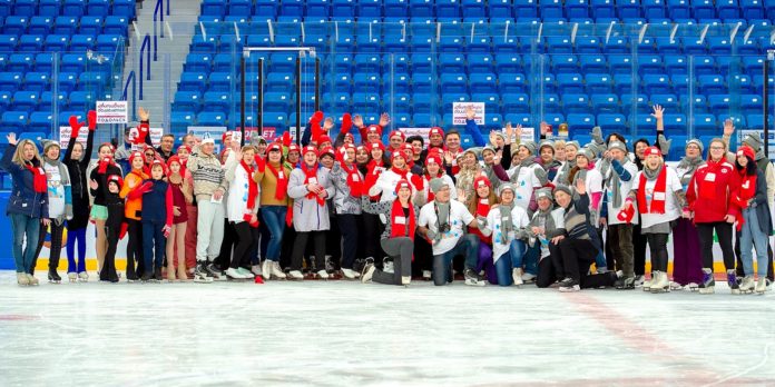 Подольчане старшего возраста приняли участие в тренировке на коньках в Ледовом дворце «Витязь»