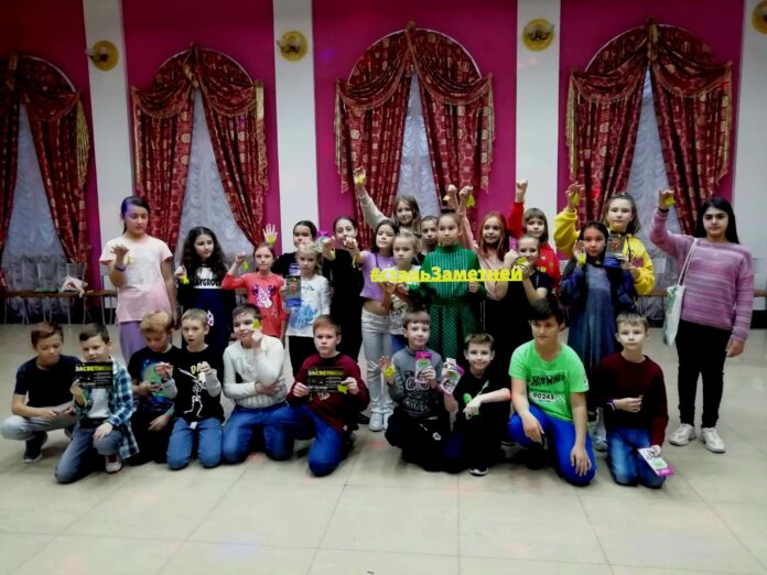 Участники дискотеки-игротеки “Яркая осень” присоединились к социальному раунду «Засветись! Участники дискотеки-игротеки “Яркая осень” присоединились к социальному раунду «Засветись!