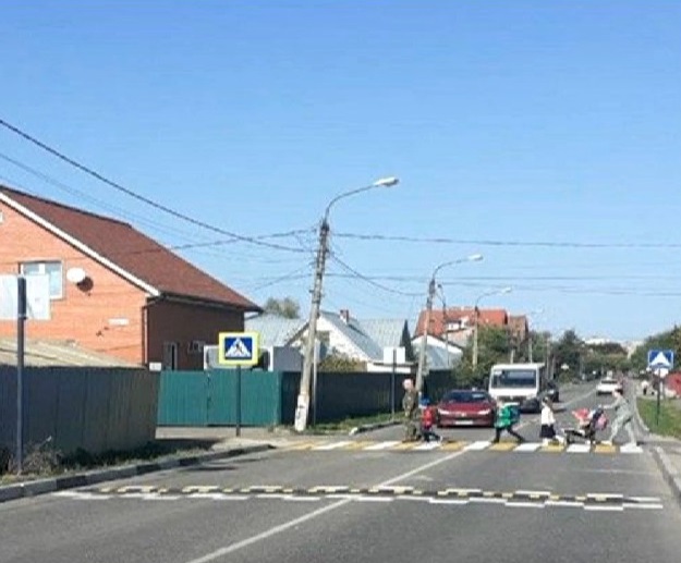 По просьбе жителей обустройство пешеходного перехода в микрорайоне Климовск выполнено