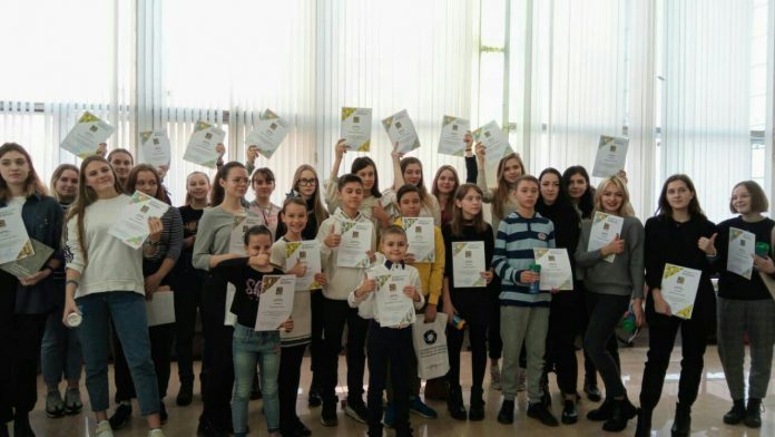 Школьница из Подольска стала лауреатом конкурса «Солнечный квадрат — 2019» Школьница из Подольска стала лауреатом конкурса «Солнечный квадрат — 2019»