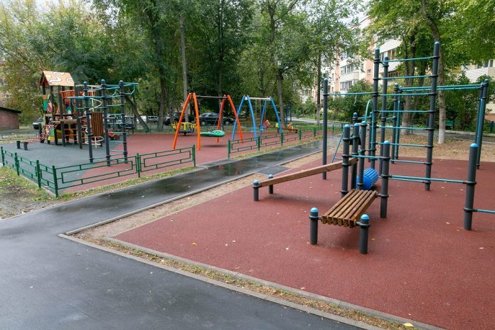 Новая детская  площадка радует жителей  Дубровиц городского округа Подольск