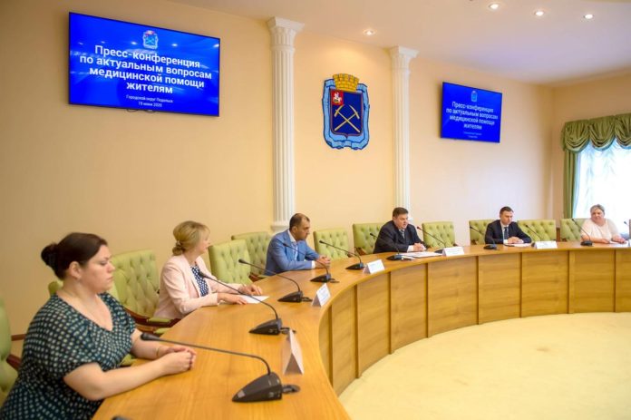 Пресс-конференция по актуальным вопросам оказания медпомощи жителям состоялась в администрации округа