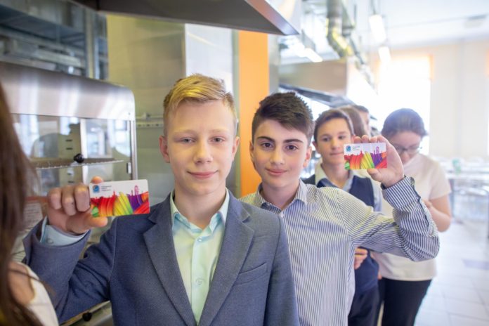 В школах  Подольска установят систему «Аксиома» с использованием «Школьной карты»