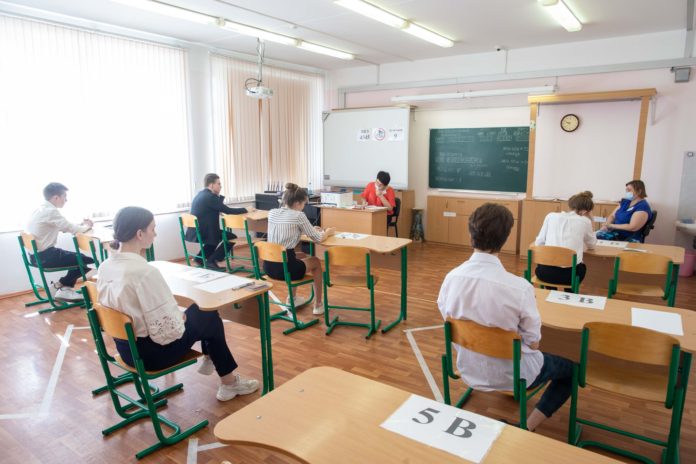 Известны первые стобалльники по ЕГЭ в Большом Подольске