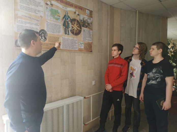 Очередное занятие «Юный нахимовец» состоялось в Молодежном центре «Максимум»