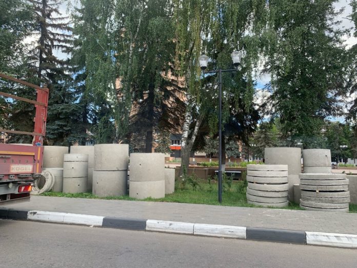 Ливневую канализацию сделают на проезжей части Театральной улице в Климовске Ливневую канализацию сделают на проезжей части Театральной улице в Климовске