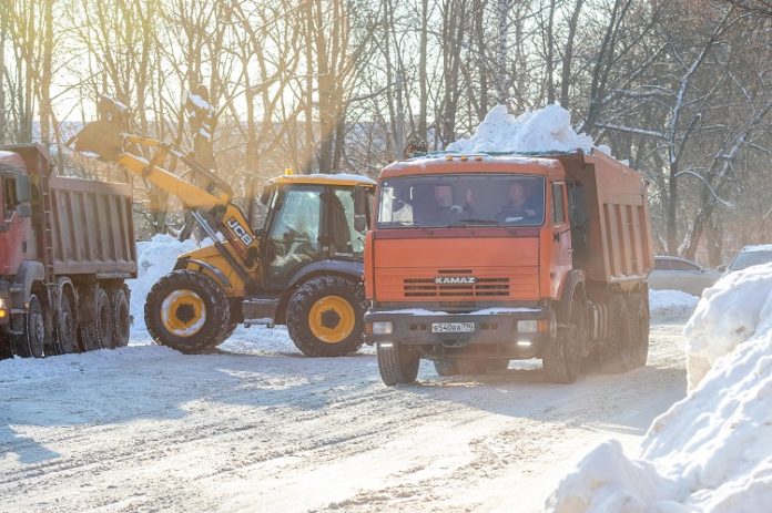 После мощного снегопада с подольских улиц вывезли примерно 8700 кубометров снега После мощного снегопада с подольских улиц вывезли примерно 8700 кубометров снега