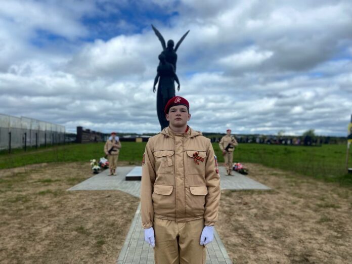 В Подольске состоялось торжественное возложение цветов к монументу «Вечная память всем павшим в боях... В Подольске состоялось торжественное возложение цветов к монументу «Вечная память всем павшим в боях...