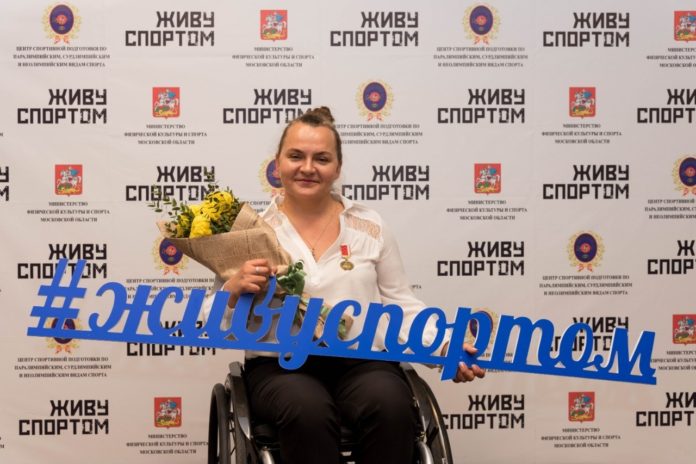 Спортсменку Елену Крутову из Подольска наградили знаком отличия «Спортивная доблесть» I степени Спортсменку Елену Крутову из Подольска наградили знаком отличия «Спортивная доблесть» I степени