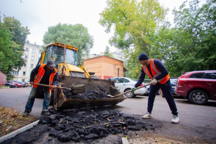 В Подольске завершаются сезонные работы по комплексному благоустройству дворовых территории