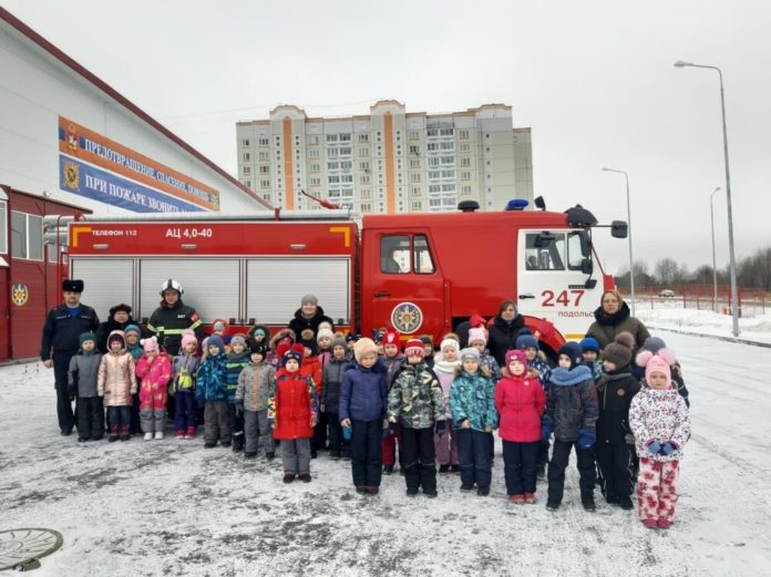 Воспитанники детского сада № 45 посетили пожарную часть № 247 микрорайона Кузнечики