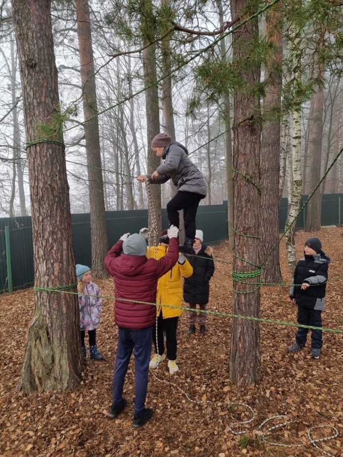 Юнармейцы организовали мастер-классы по огневой и туристической подготовке для своих сверстников в Подольске Юнармейцы организовали мастер-классы по огневой и туристической подготовке для своих сверстников в Подольске