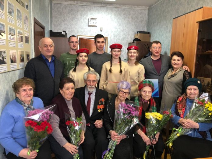 Ветеранам Великой Отечественной войны вручили юбилейные медали в мкр. Дубровицкий Ветеранам Великой Отечественной войны вручили юбилейные медали в мкр. Дубровицкий