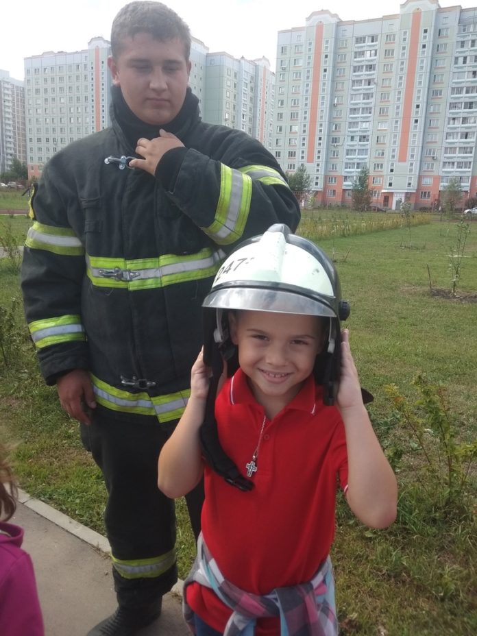 В детской библиотеке №6 прошла экскурсия для воспитанников детского сада «Пчелка»