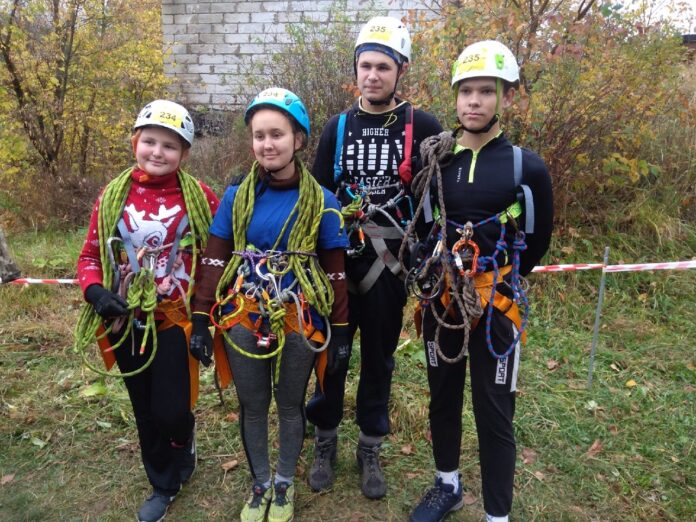 Воспитанники любительского объединения “Юный спасатель” молодежного центра “Максимум” приняли участие в соревнованиях по спортивному...