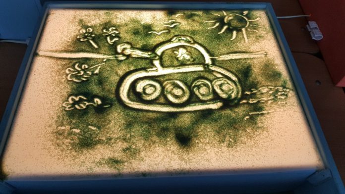 В подольском Центре детского творчества прошёл мастер-класс по рисованию песком