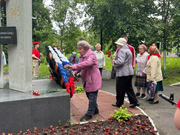 Жители пос. МИС почтили память героев Великой Отечественной войны Жители пос. МИС почтили память героев Великой Отечественной войны