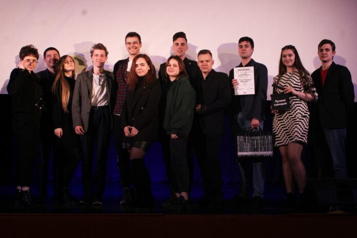 Церемония награждения участников фестиваля короткометражного кино “Окно во двор” прошла в Подольске Церемония награждения участников фестиваля короткометражного кино “Окно во двор” прошла в Подольске