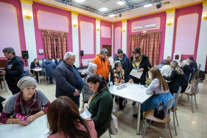 В поселке Молодежном приняли обращения жителей В поселке Молодежном приняли обращения жителей