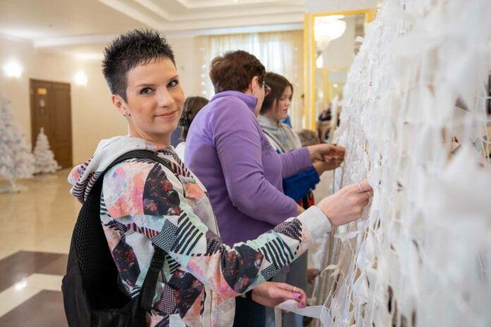 В Подольске работают волонтерские пункты по плетению маскировочных сетей В Подольске работают волонтерские пункты по плетению маскировочных сетей