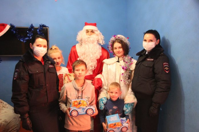 Полицейские присоединились к ежегодной Всероссийской акции «Полицейский Дед Мороз» в Подольске