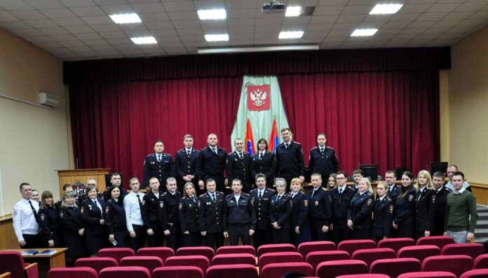 В Подольске участковых уполномоченных полиции поздравили с профессиональным праздником В Подольске участковых уполномоченных полиции поздравили с профессиональным праздником