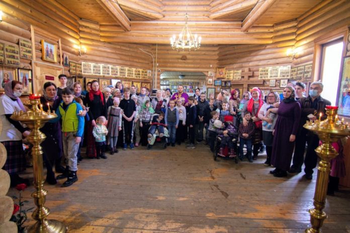 Таинство Елеосвящения для особенных детей состоялось в Никольском храме Таинство Елеосвящения для особенных детей состоялось в Никольском храме