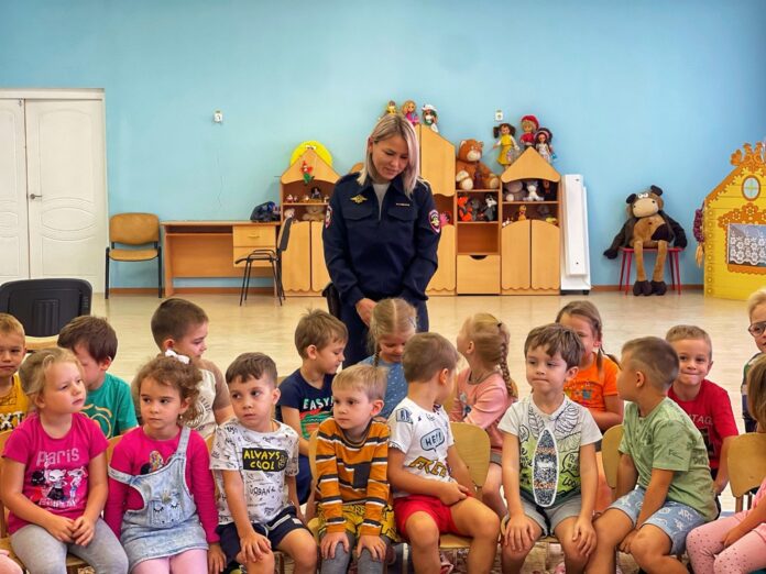 В Подольске сотрудники полиции провели акцию «Знакомство с инспектором по делам несовершеннолетних» для дошкольников В Подольске сотрудники полиции провели акцию «Знакомство с инспектором по делам несовершеннолетних» для дошкольников