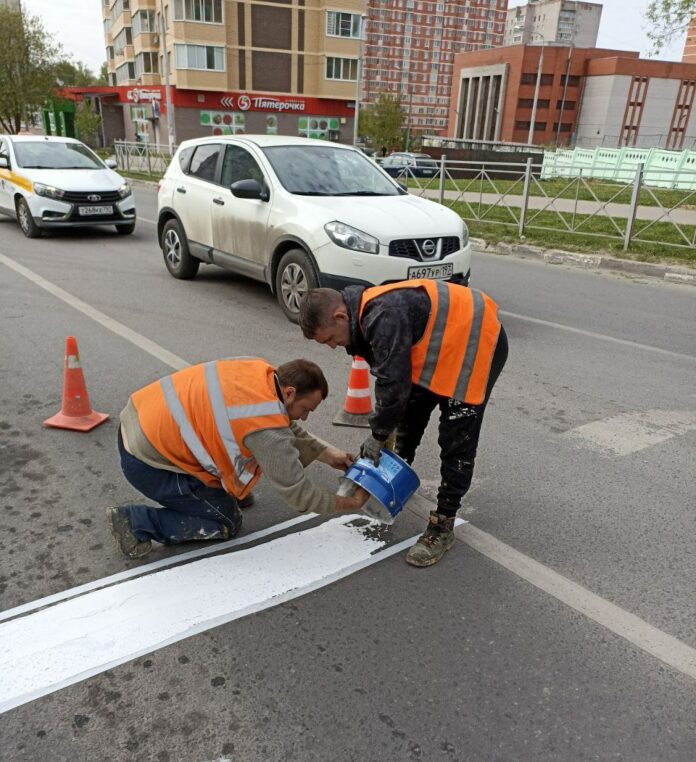 В Подольске продолжают ямочный ремонт и нанесение разметки  В Подольске продолжают ямочный ремонт и нанесение разметки