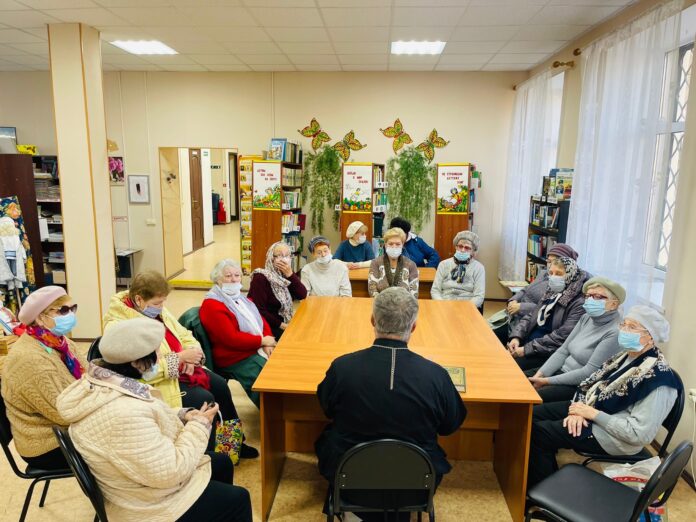 Воскресная школа для старшего поколения открылась в библиотеке №21