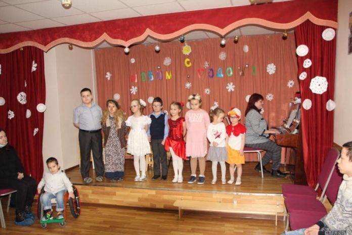 Полицейские совместно с общественниками посетили Центр помощи семье и детям Полицейские совместно с общественниками посетили Центр помощи семье и детям