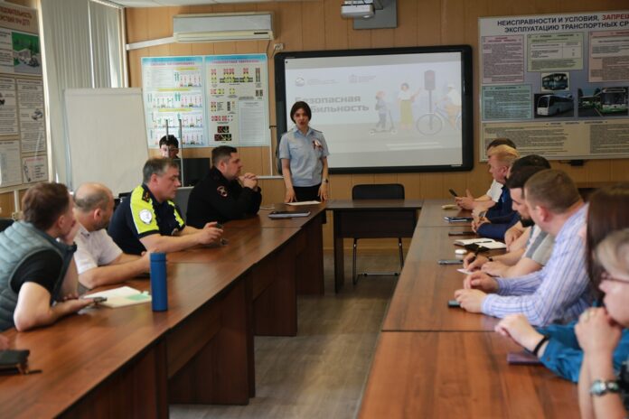 Сотрудники Госавтоинспекции г.о. Подольск провели круглый стол в автотранспортном предприятии Сотрудники Госавтоинспекции г.о. Подольск провели круглый стол в автотранспортном предприятии