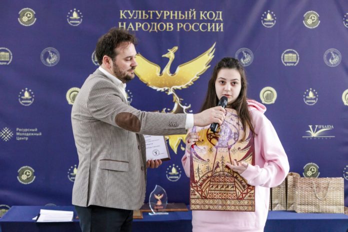 Выпускница Школы фольклорного искусства «Моя Русь» Кира Любезкина стала дипломантом II степени во Всероссийском... Выпускница Школы фольклорного искусства «Моя Русь» Кира Любезкина стала дипломантом II степени во Всероссийском...