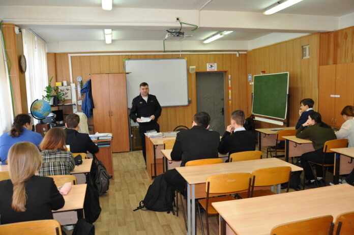 В Подольске сотрудники полиции провели акцию «Служба в полиции – это призвание!» В Подольске сотрудники полиции провели акцию «Служба в полиции – это призвание!»