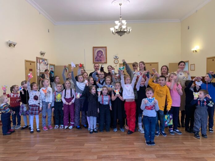 В Воскресной школе Троицкого кафедрального собора Подольска прошел Рождественский мастер-класс В Воскресной школе Троицкого кафедрального собора Подольска прошел Рождественский мастер-класс