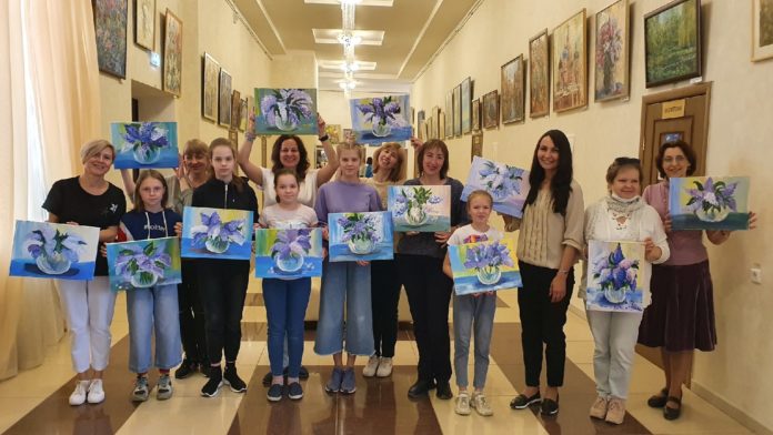 «Сиреневый фестиваль» прошёл в Дубровицах «Сиреневый фестиваль» прошёл в Дубровицах